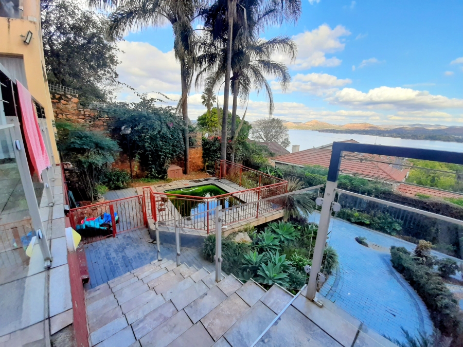 6 Bedroom Property for Sale in Kosmos North West